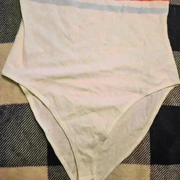 Forever 21 Juniors White Bodysuit With Red Stripe Size Small - Picture 3 of 10